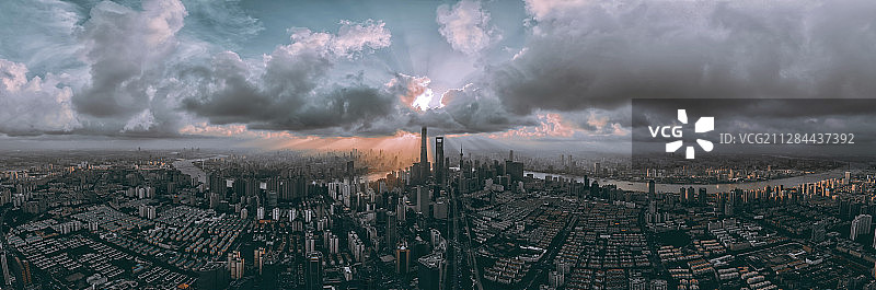 台风来临前的上海陆家嘴全景航拍图片素材