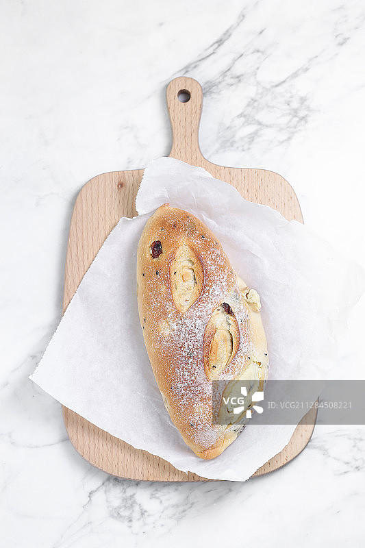 一个芝士坚果面包图片素材