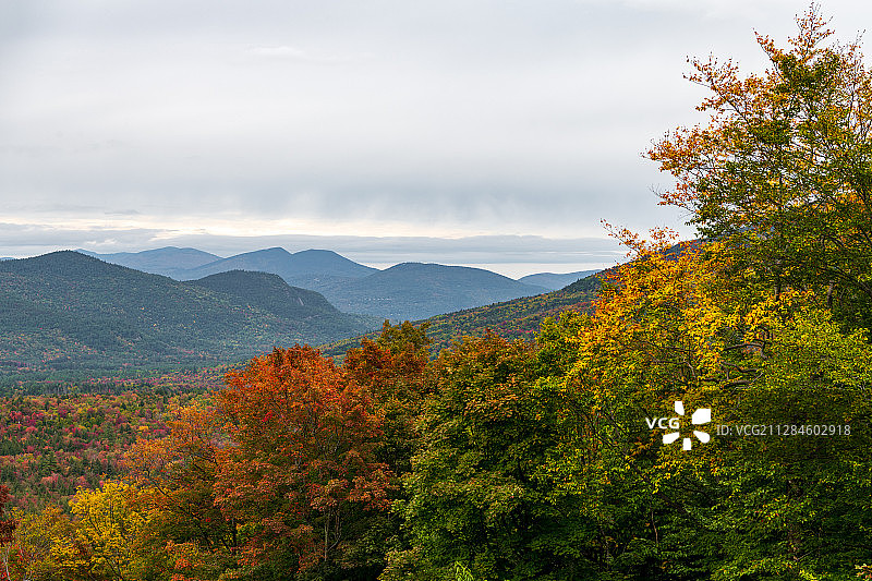 美国新罕布什尔州华盛顿山秋季山林图片素材