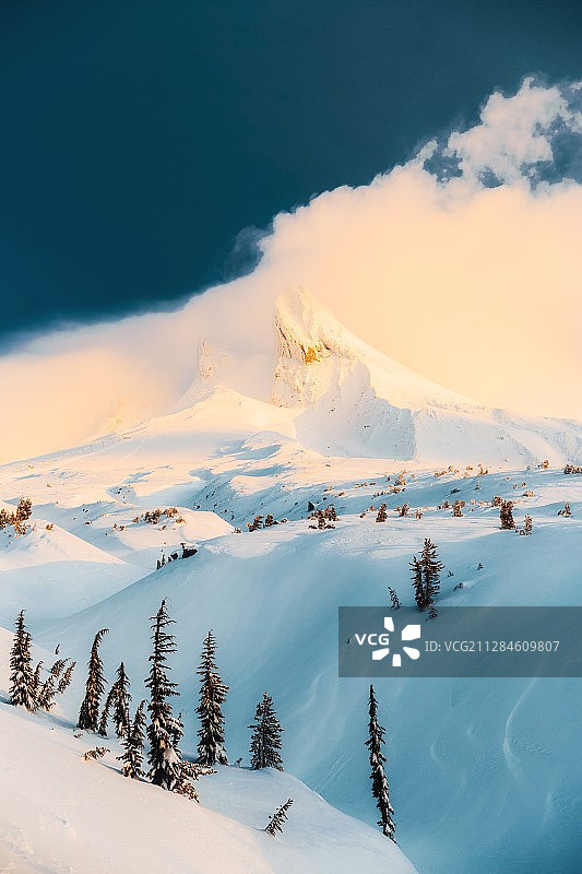 美国奥德尔山脉的雪山冬季景观图片素材