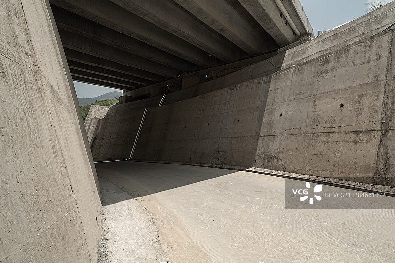 涵洞-汽车广告背景图图片素材