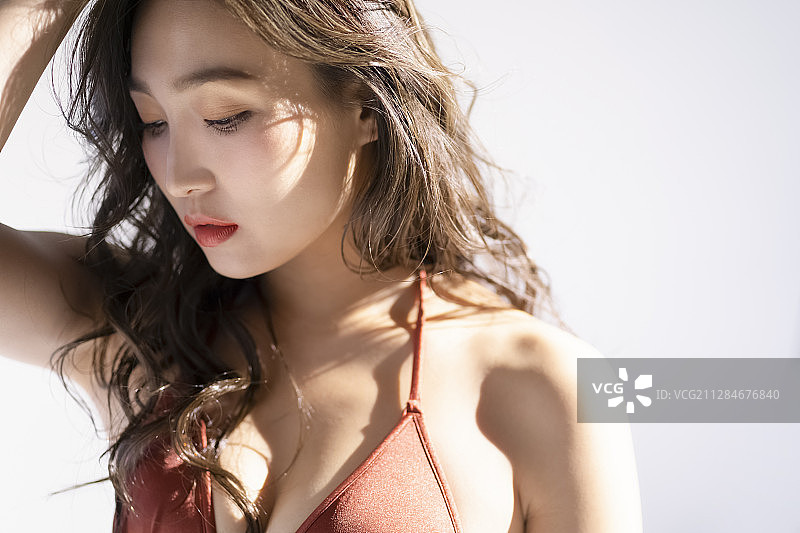 泳装女性肖像图片素材