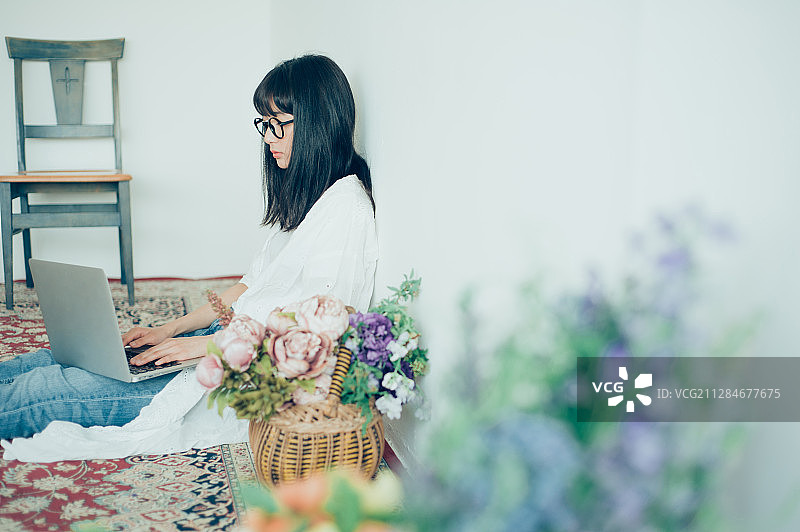 花生女性肖像图片素材