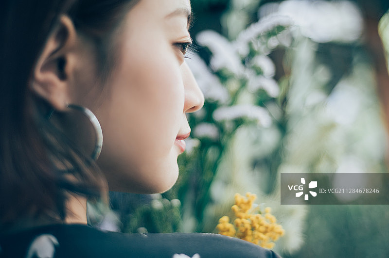 花店里的女人图片素材