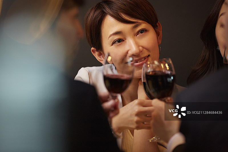 劳动人民饮酒图片素材