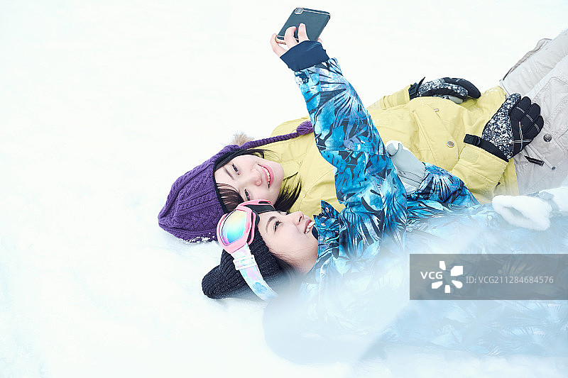 滑雪胜地的女人图片素材