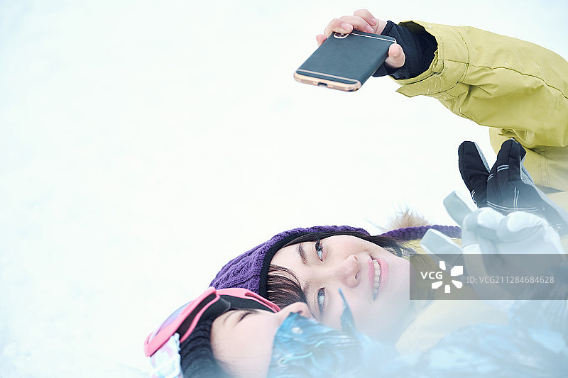 滑雪胜地的女人图片素材