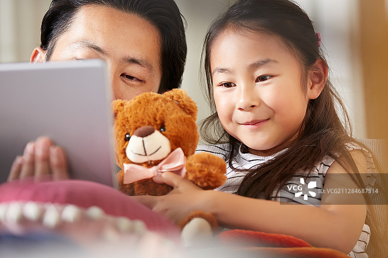 爸爸和女儿在玩图片素材