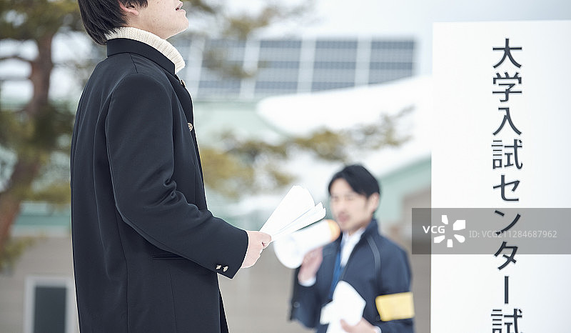 高中女生参加中心考试图片素材