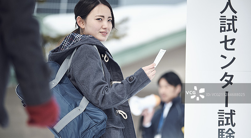 高中女生参加中心考试图片素材