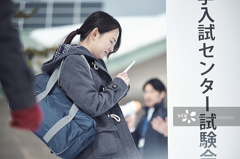 高中女生参加中心考试图片素材