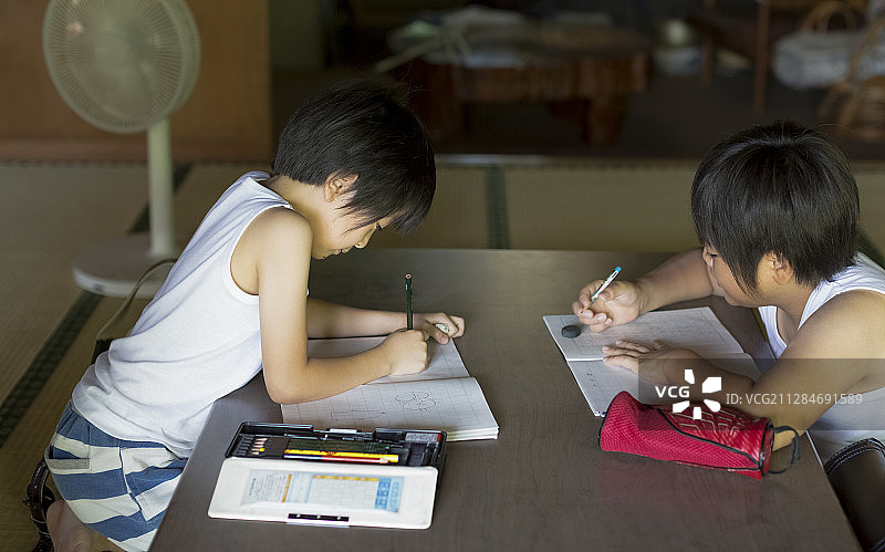 暑假男孩图片素材