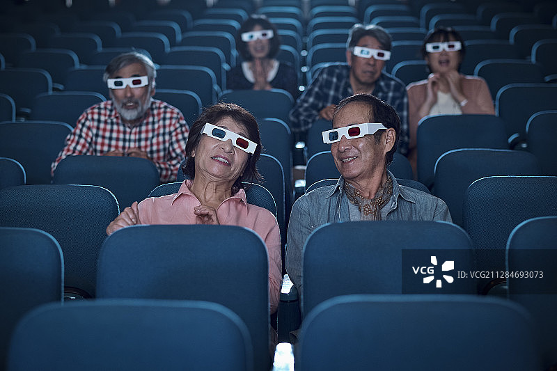 观看3D电影的观众图片素材