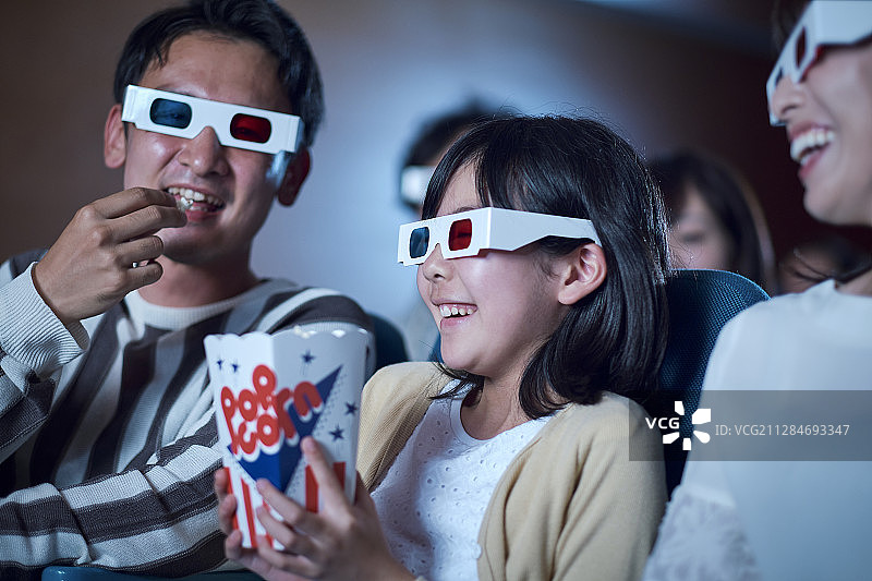观看3D电影的观众图片素材