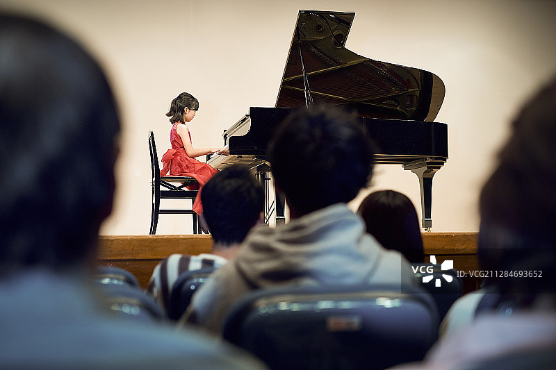 钢琴独奏音乐会图片素材