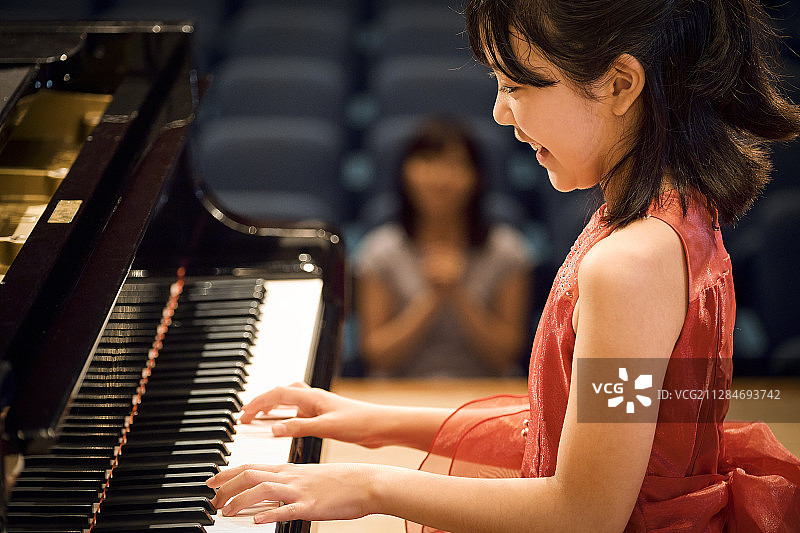 钢琴独奏音乐会图片素材