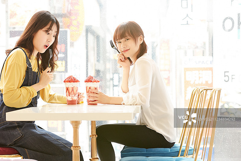 韩国女子旅行套装图片素材