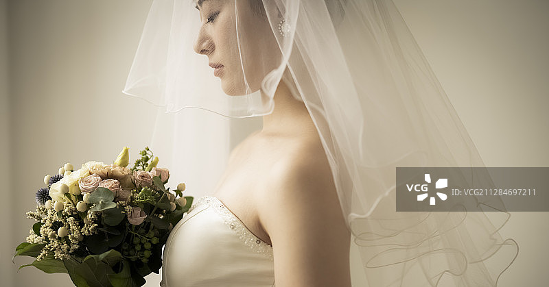 女人结婚新娘形象婚戒图片素材