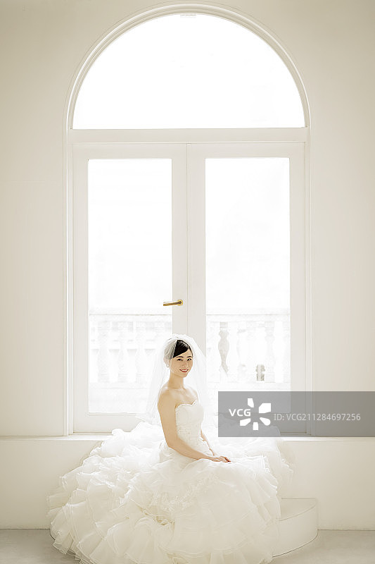 女人结婚新娘形象婚戒图片素材