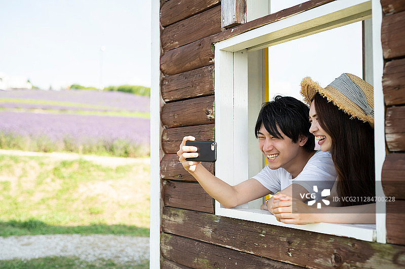 北海道风光情侣照图片素材