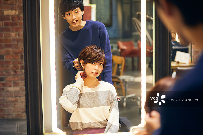 在理发店的女人图片素材