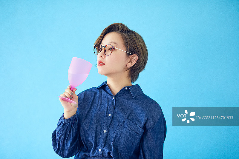 戴眼镜的女人图片素材