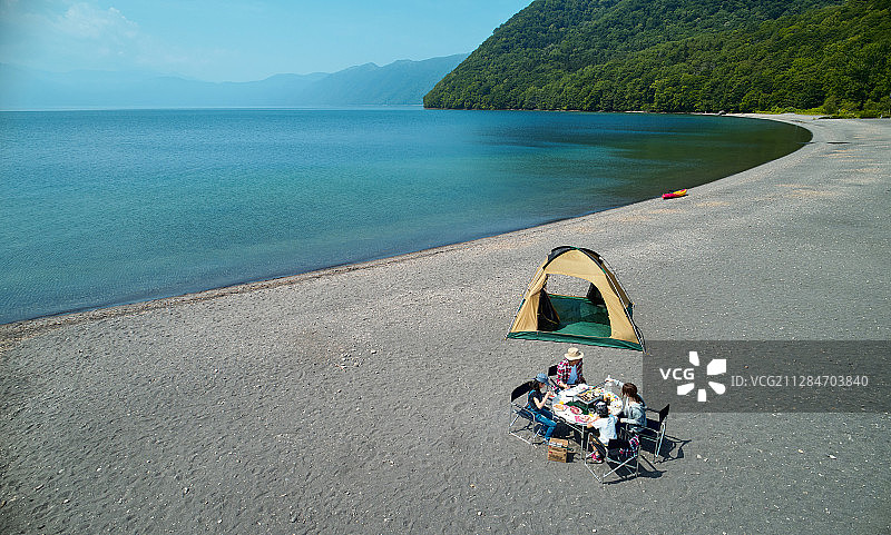 家庭旅行湖营图片素材