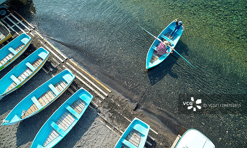 家庭游湖船图片素材