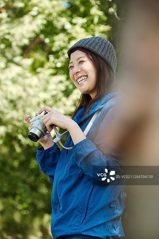 女子徒步旅行图片素材