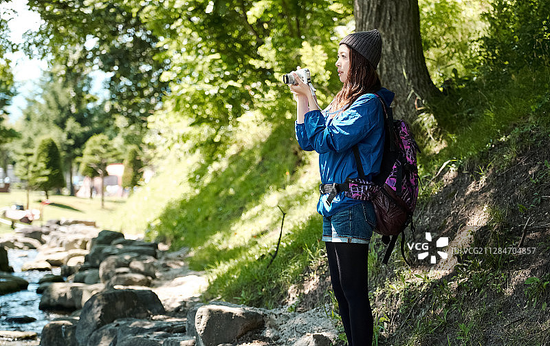 女子徒步旅行图片素材