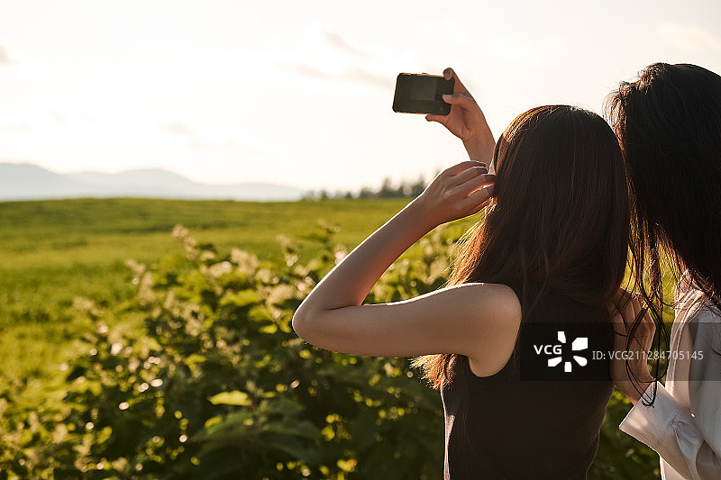 女性旅途自然风光图片素材