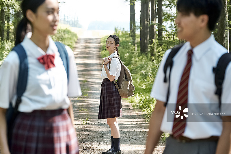 上学的高中生图片素材