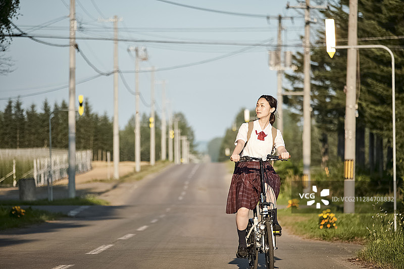 上学的高中生图片素材