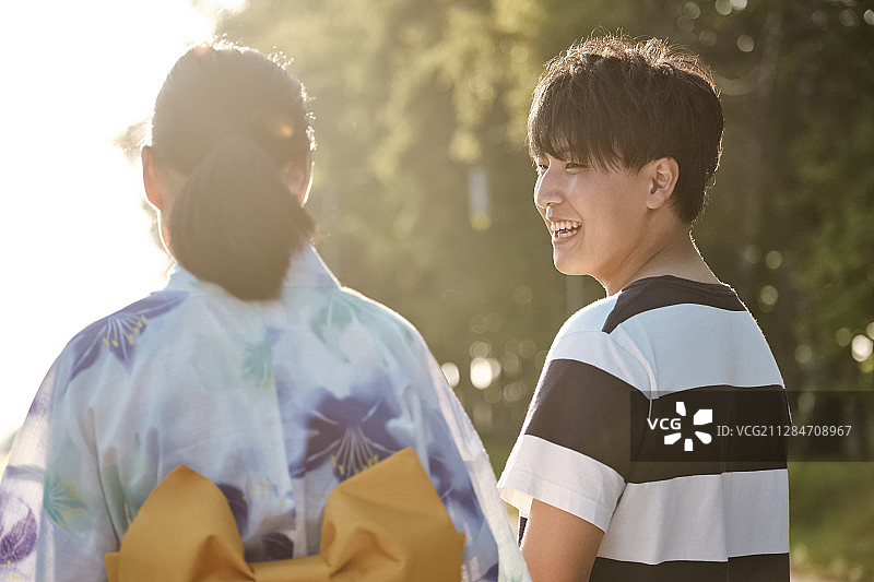 情侣浴衣约会图片素材