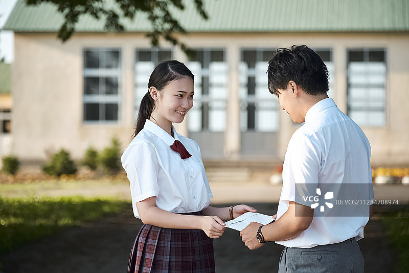 高中男女生表白图片素材