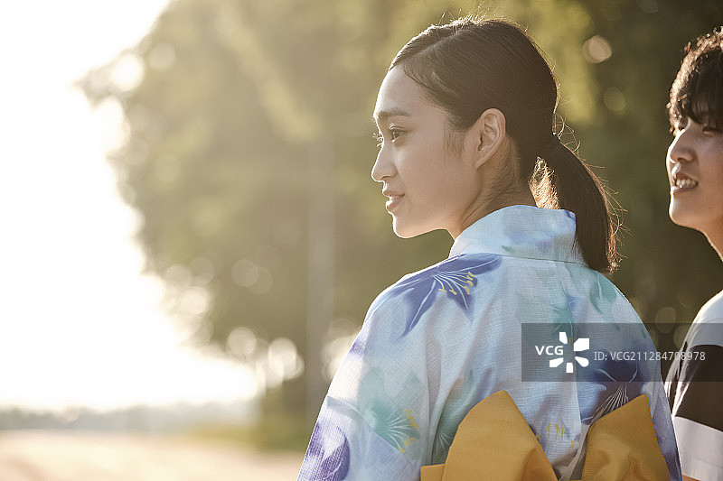 情侣浴衣约会图片素材