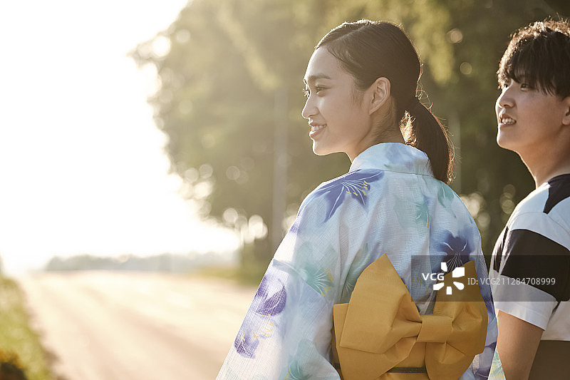 情侣浴衣约会图片素材