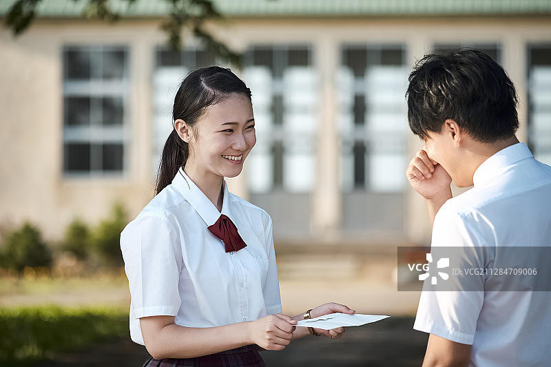 高中男女生表白图片素材