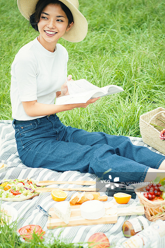 野餐女士图片素材