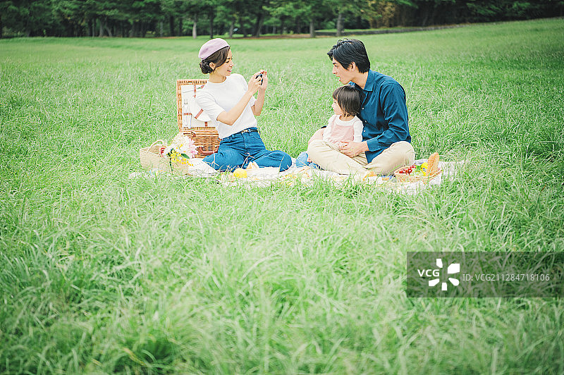 野餐家庭图片素材