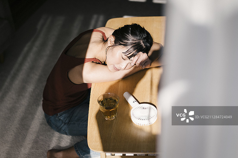 女人生活方式：夏季图片素材