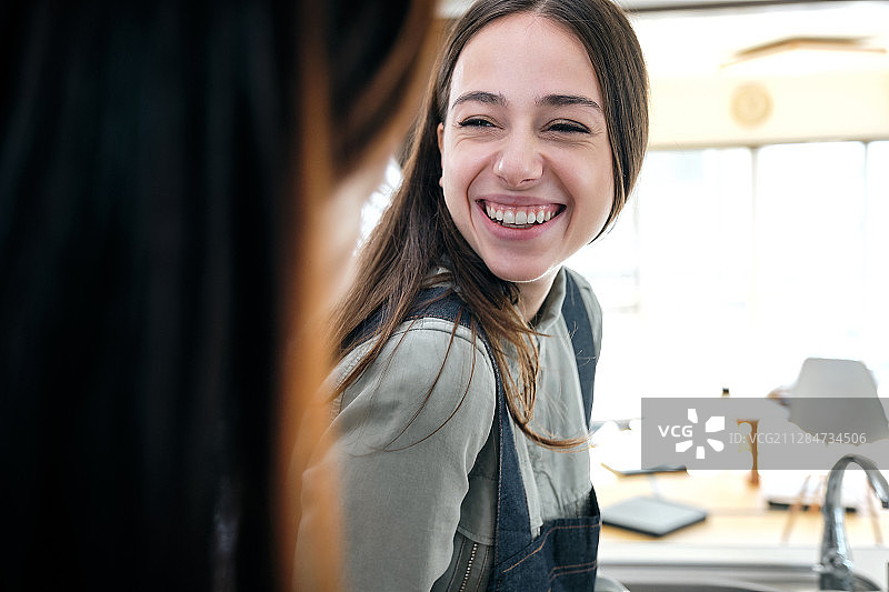 外国人参加的日本料理课程图片素材