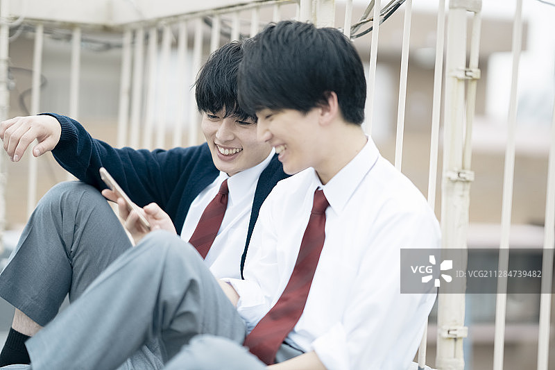 高中生屋顶朋友图片素材