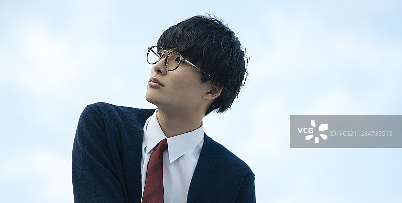 高中生在屋顶图片素材