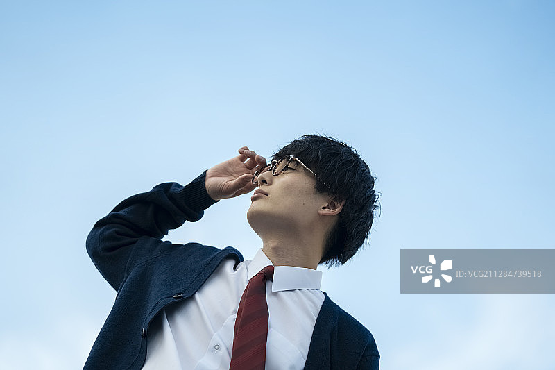 高中生在屋顶图片素材