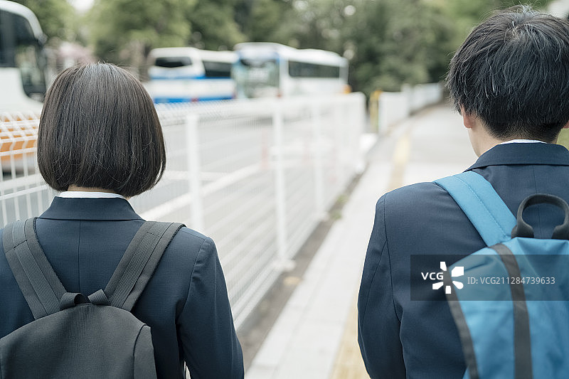 上学的高中生图片素材