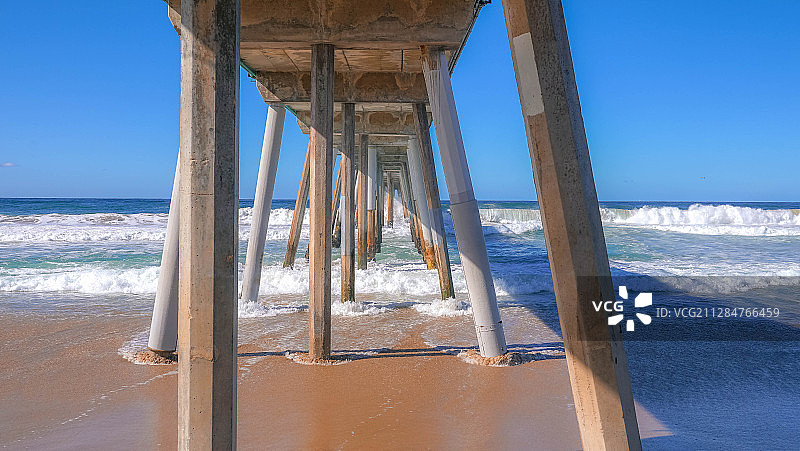 美国赫莫萨海滩木制码头图片素材
