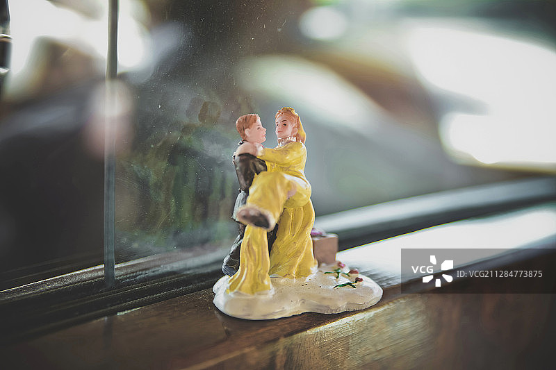 婚礼情侣小雕像图片素材