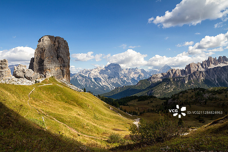 意大利威尼托Selva di Cadore Cinque Torri岩层风景图片素材