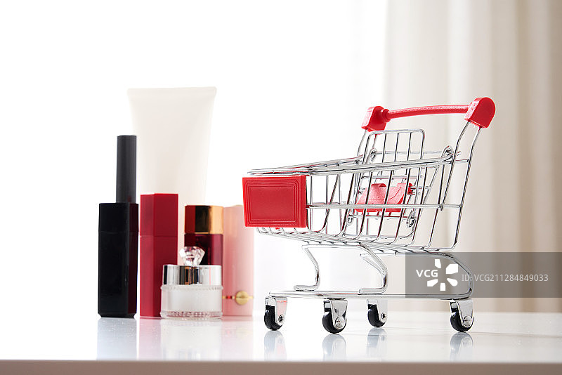 购物车和化妆品图片素材